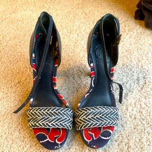 Tory Burch Navy Floral Print 7M Sandals